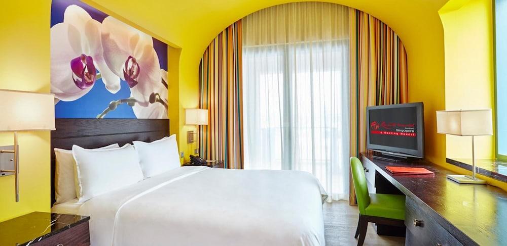 Resorts World Sentosa - Festive Hotel Singapore Eksteriør billede A room at the hotel