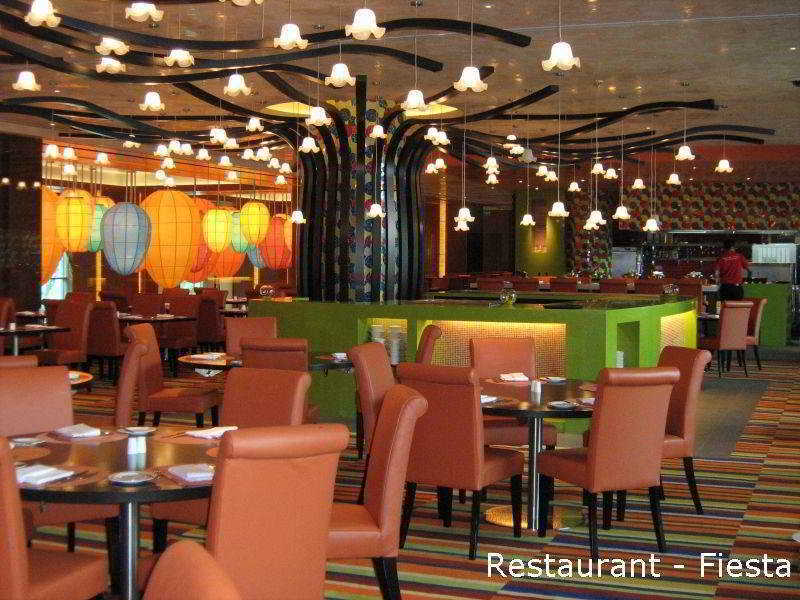 Resorts World Sentosa - Festive Hotel Singapore Eksteriør billede Fiesta