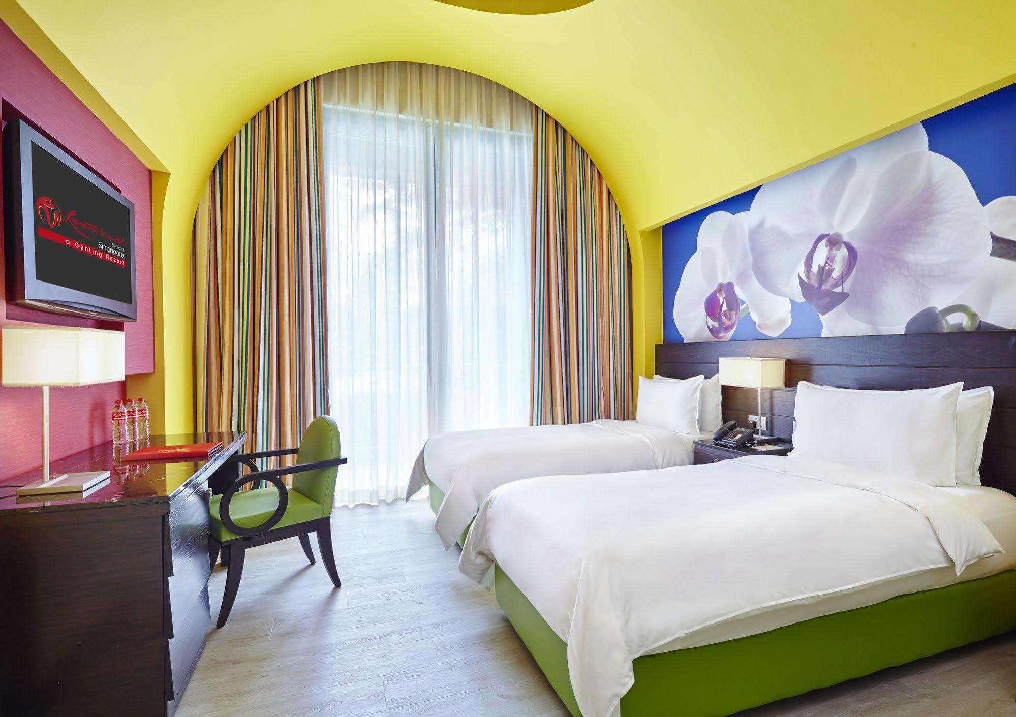 Resorts World Sentosa - Festive Hotel Singapore Eksteriør billede A room at the hotel