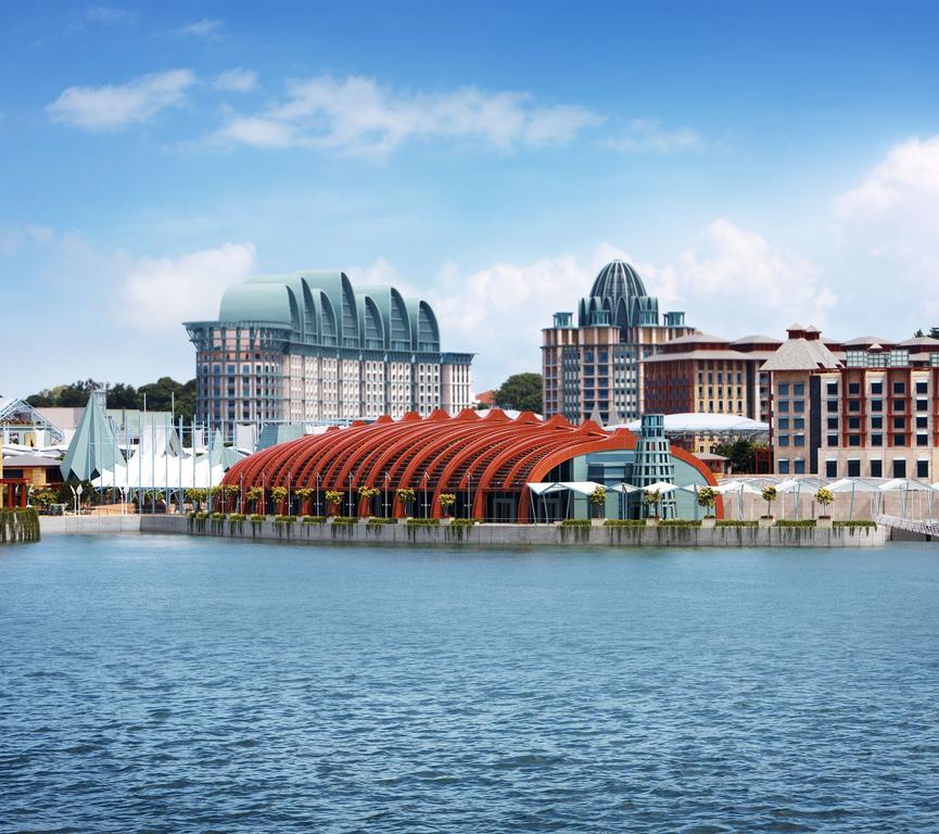 Resorts World Sentosa - Festive Hotel Singapore Eksteriør billede Marina Bay Sands