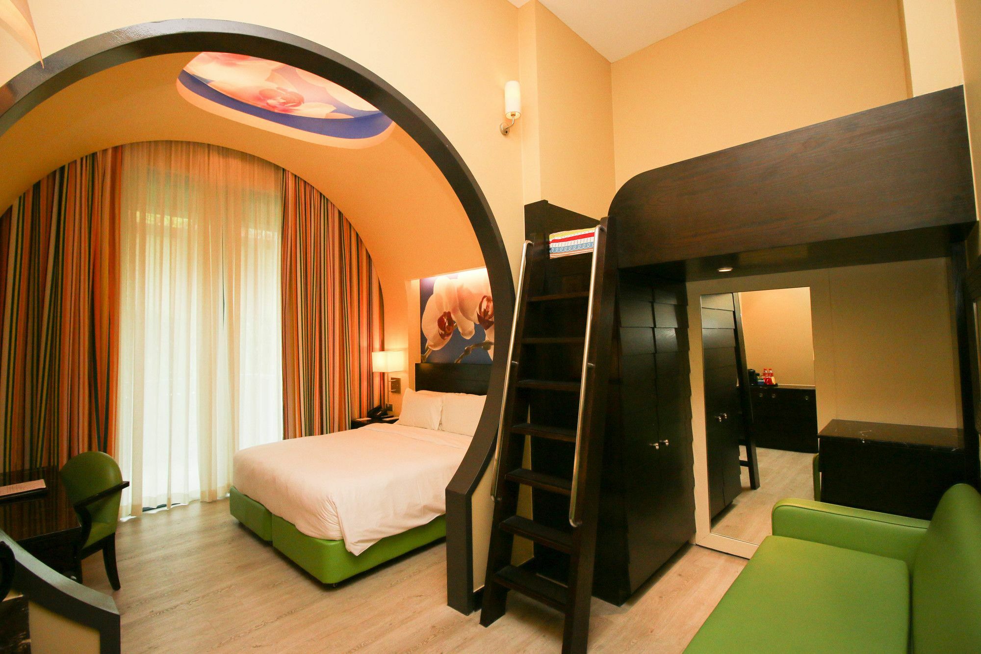 Resorts World Sentosa - Festive Hotel Singapore Eksteriør billede A room at the hotel