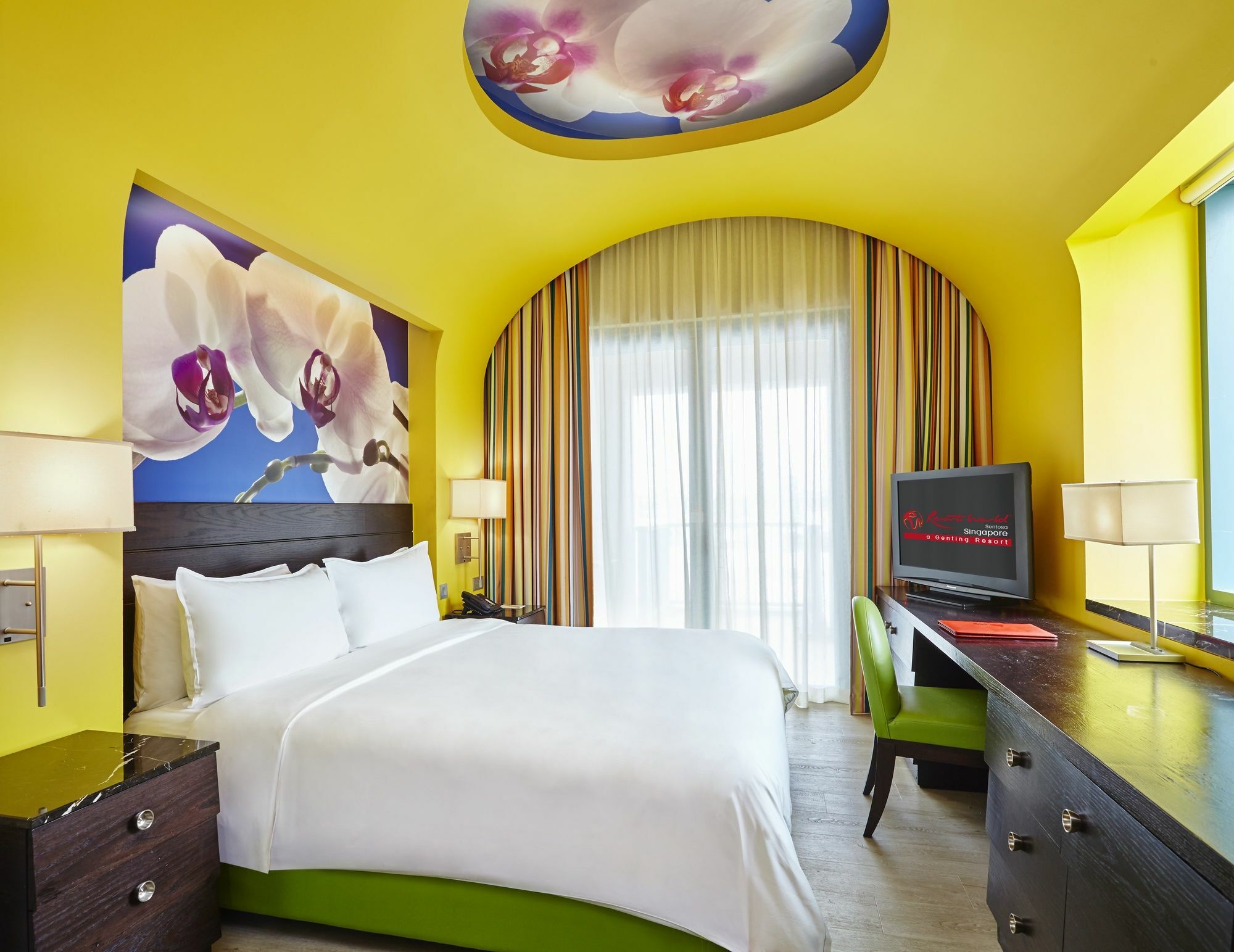 Resorts World Sentosa - Festive Hotel Singapore Eksteriør billede A room at W Doha