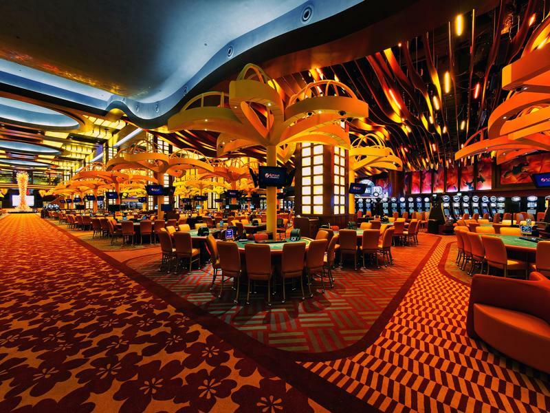 Resorts World Sentosa - Festive Hotel Singapore Eksteriør billede The casino floor at the Wynn