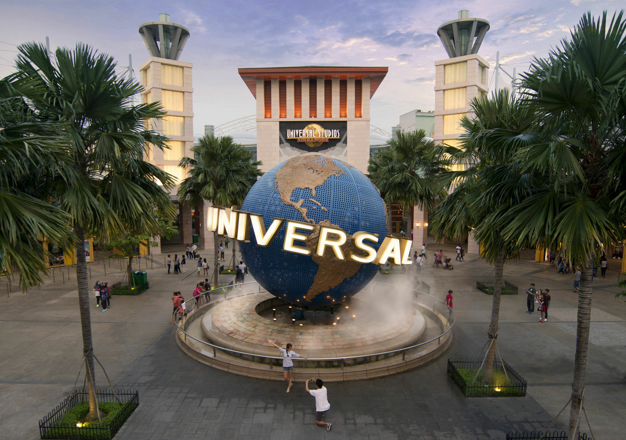 Resorts World Sentosa - Festive Hotel Singapore Eksteriør billede Universal Studios Singapore