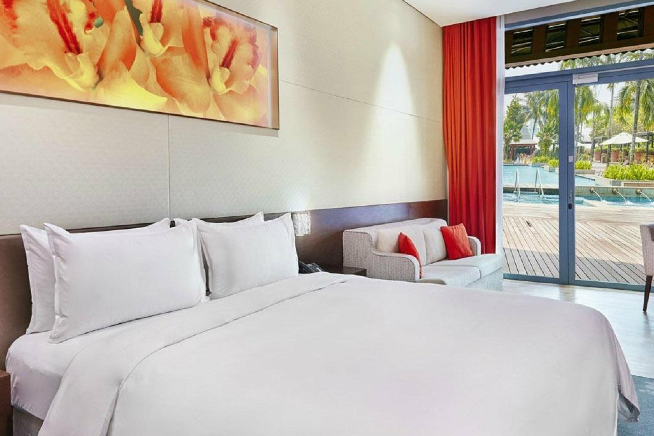 Resorts World Sentosa - Festive Hotel Singapore Eksteriør billede Deluxe Pool Access