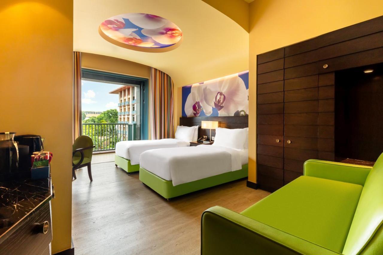 Resorts World Sentosa - Festive Hotel Singapore Eksteriør billede Deluxe Room